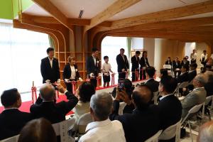 落成式テープカット