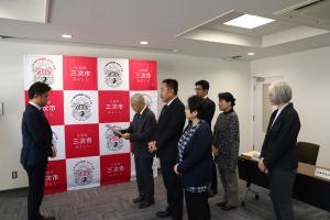 提言書提出時の写真２