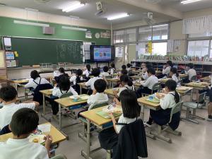 給食風景：小学校