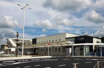 三次駅全景の画像